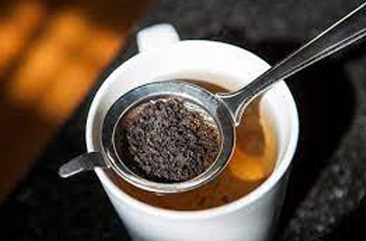 Kitchen Tips: चाय बनने के बाद नहीं फेके बची हुई पत्ती, ऐसे करें उपयोग