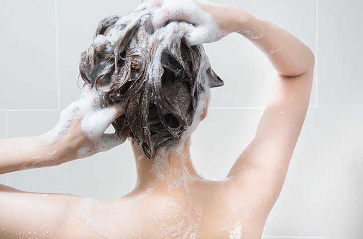 सिर्फ इन 2 चीज़ों से धोएं बाल फिर देखें कैसे होगा चमत्कार! खुद लड़की ने छोड़े सारे प्रोडक्ट