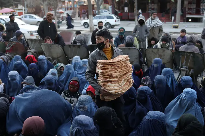 Afghanistan में भीषण भुखमरी! 1.5 करोड़ से ज्यादा लोगों पर गहराया संकट।