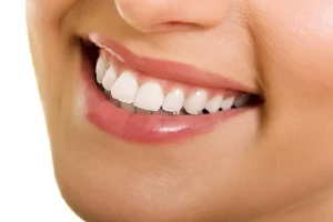 Teeth Whitening: दांतो पर जम गई है पीली परत? इन टिप्स से करें सफ़ेद मोती जैसी मुस्कान